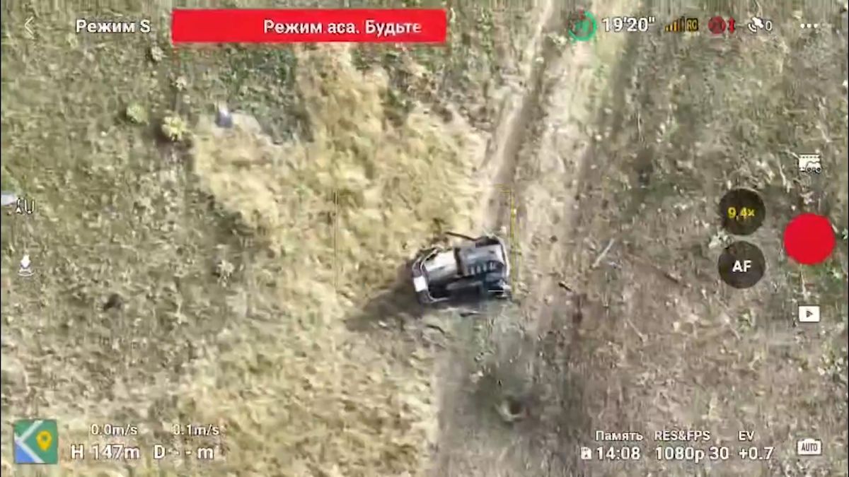 Unikátní záběry: Ukrajinský voják přežíval měsíc na okupovaném území, pak ho odtáhli dronem